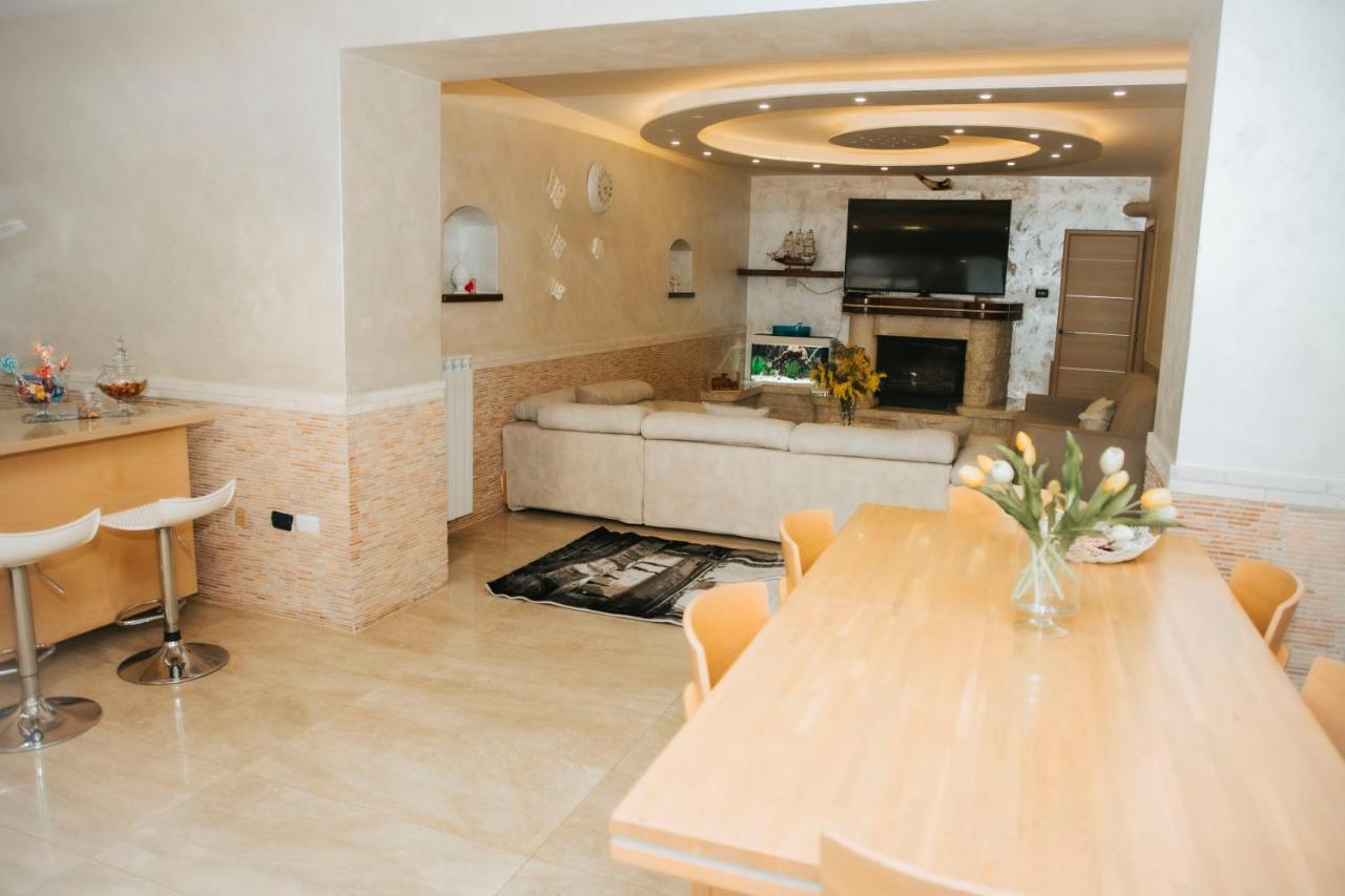 Villa Sweery Santa Maria a Vico Екстериор снимка