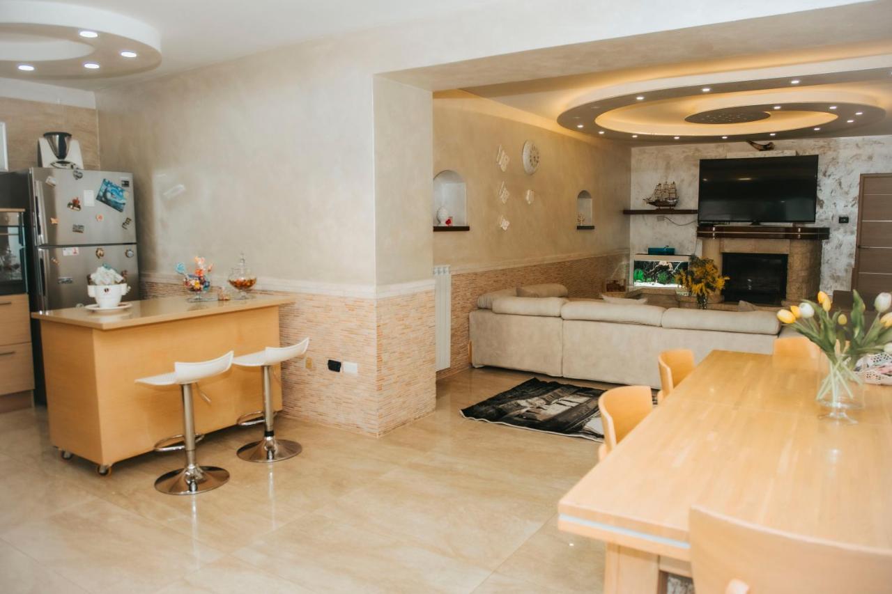 Villa Sweery Santa Maria a Vico Екстериор снимка