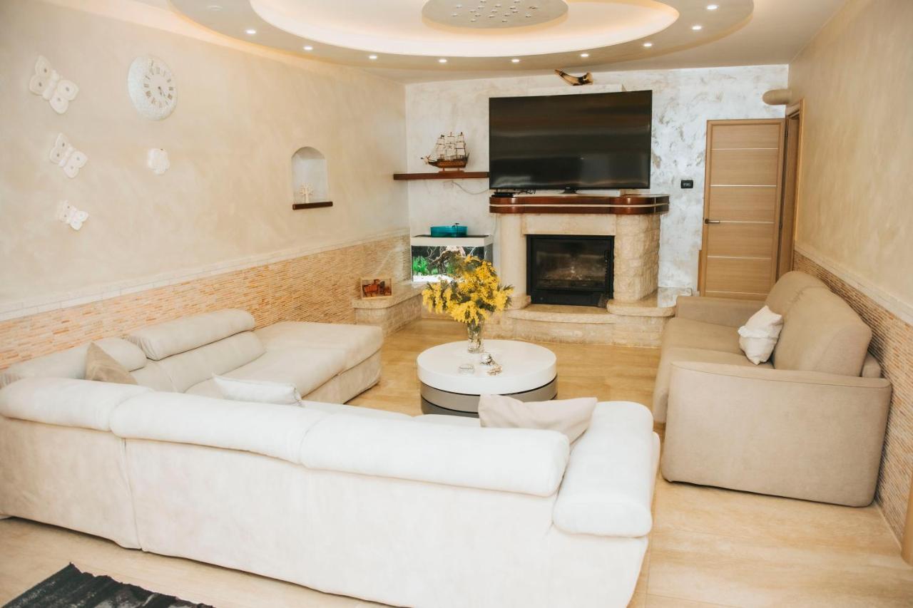 Villa Sweery Santa Maria a Vico Екстериор снимка