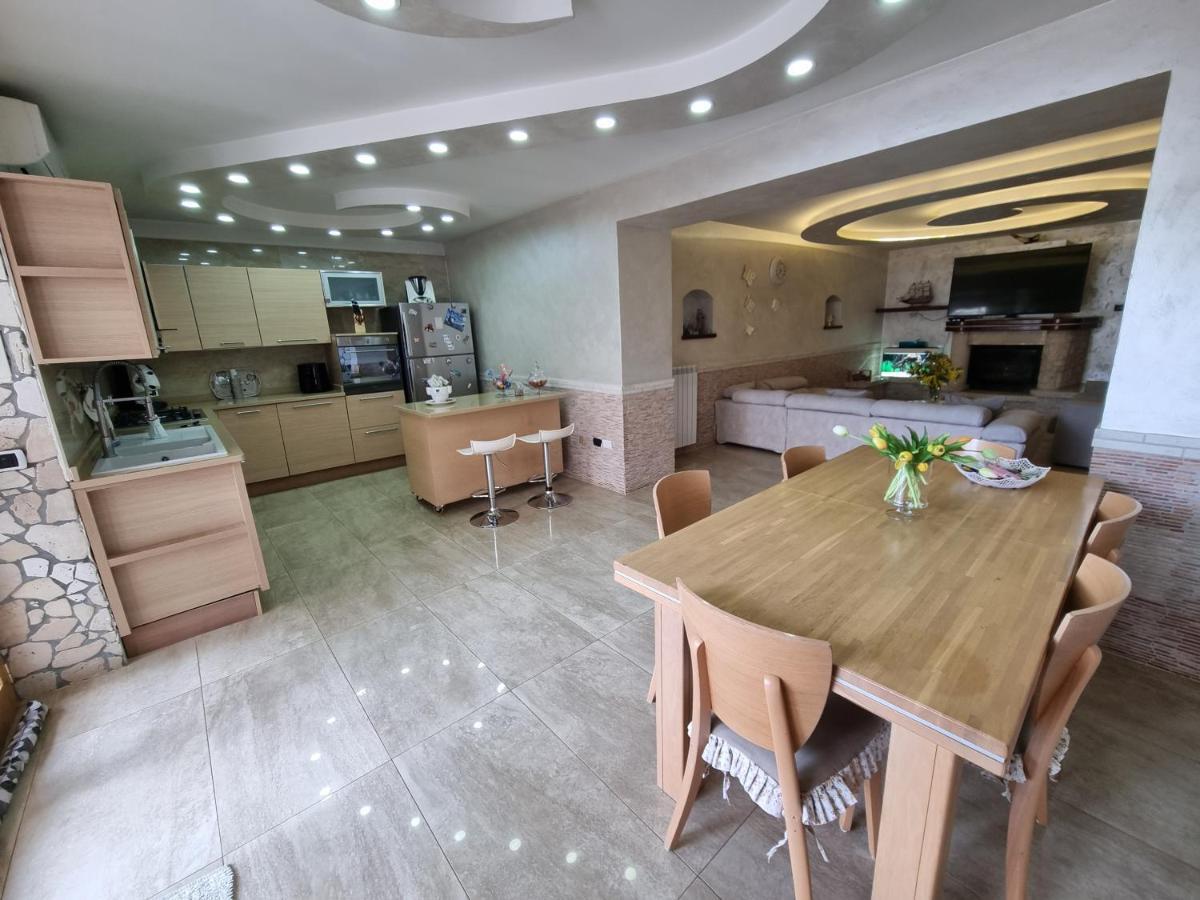 Villa Sweery Santa Maria a Vico Екстериор снимка